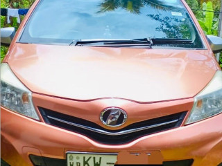 toyota-vitz-2012