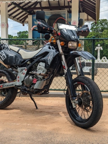kawasaki-d-tracker-250-2017-big-3