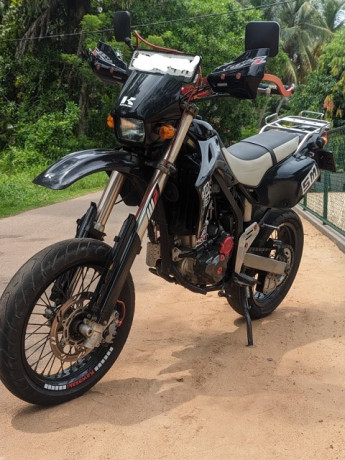 kawasaki-d-tracker-250-2017-big-2