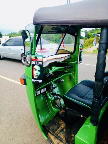 bajaj-2-stroke-threewheel-big-4