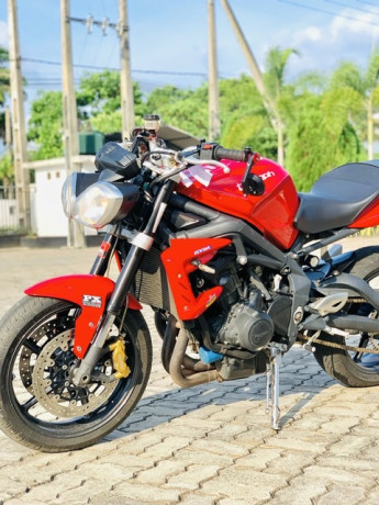 triumph-675-triple-r-2012-big-1