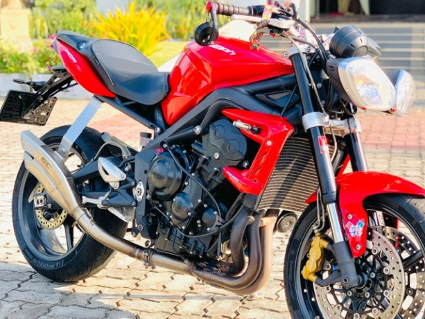 triumph-675-triple-r-2012-big-0