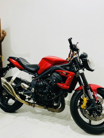 triumph-675-triple-r-2012-big-2