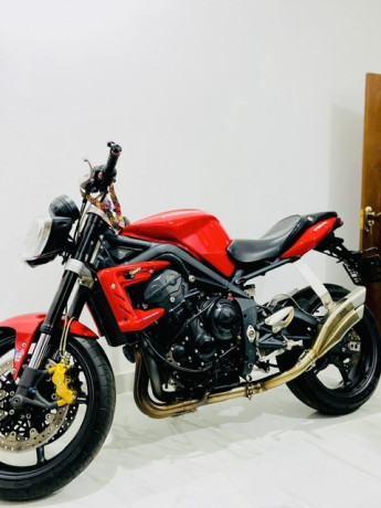 triumph-675-triple-r-2012-big-4