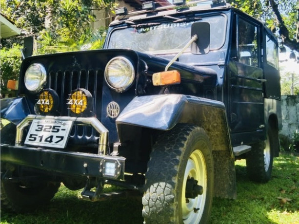 mitsubishi-4dr5-jeep-big-0