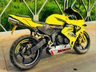 honda-cbr-250-gullarm-2005