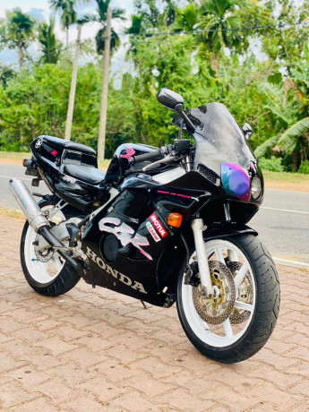 honda-cbr-250-gullarm-2005-big-4