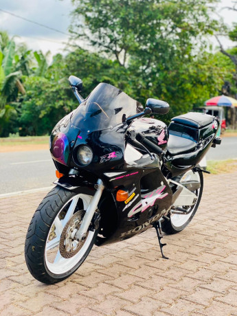 honda-cbr-250-gullarm-2005-big-1