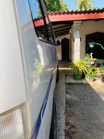 nissan-caravan-e25-2004-big-3