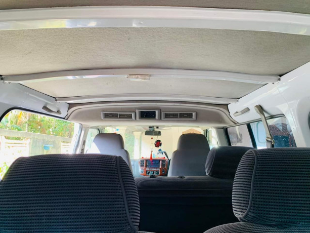 nissan-caravan-e25-2004-big-2