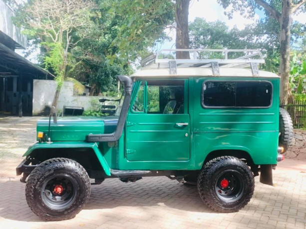 mitsubishi-4dr5-jeep-1981-big-3