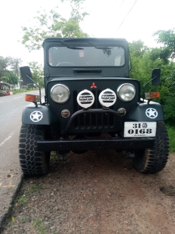 Mitsubishi 4DR5 jeep 1982, Colombo