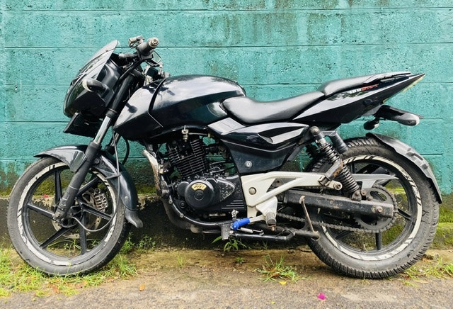 bajaj-pulsar-180-2010-big-0
