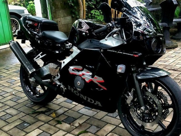 honda-cbr-250-gullarm-2008-big-0