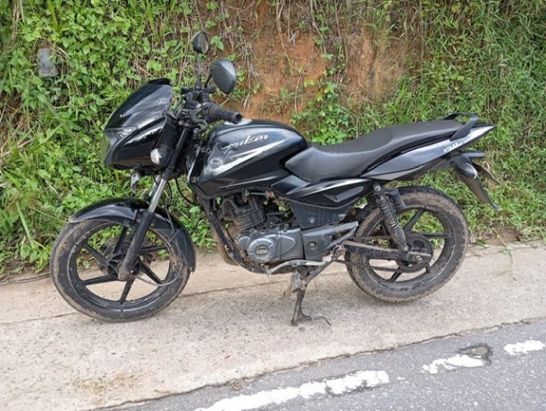 bajaj-pulsar-150-2018-big-2