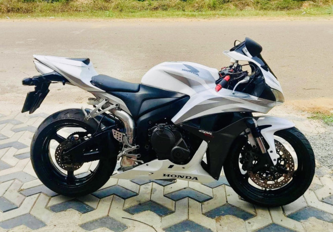 honda-cbr-600rr-2008-big-4