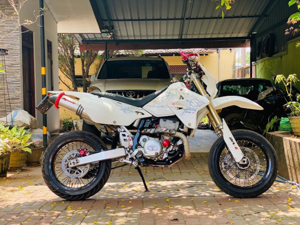 suzuki-drz-400sm-k9-unregistered-big-2