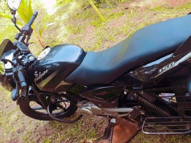 bajaj-pulsar-150-2014-big-0