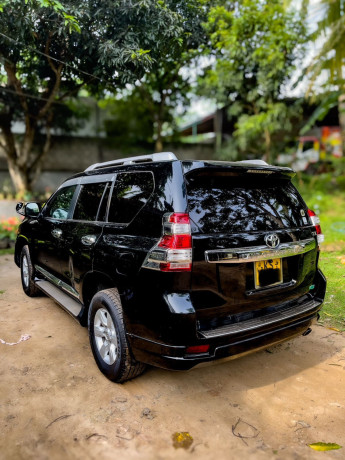 toyota-land-cruiser-prado-150-big-2