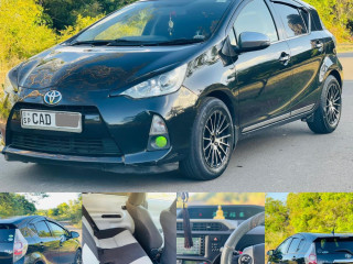 toyota-aqua-2012