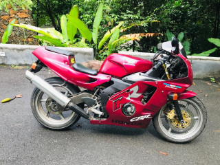 honda-cbr-250-gullarn-2005