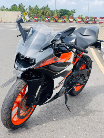 ktm-rc-390-2019-big-2