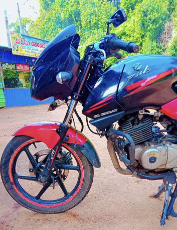 bajaj-pulsar-180-big-2