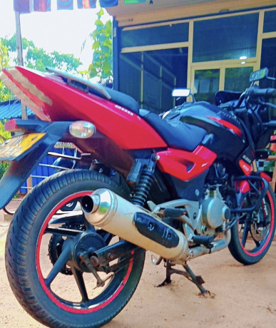 bajaj-pulsar-180-big-3