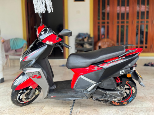 tvs-ntorq-race-edition-125-2019-big-0