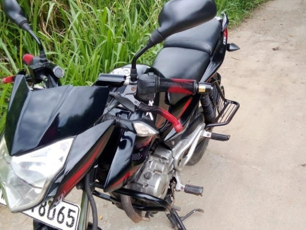 bajaj-pulsar-135ls-2015-big-0