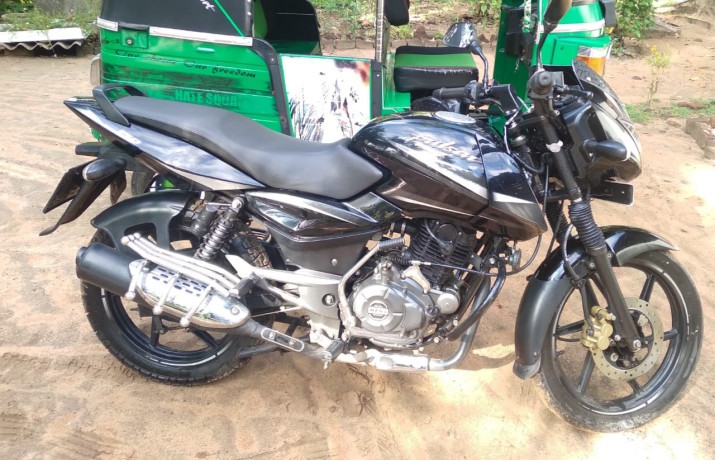 bajaj-pulsar-150-2018-big-0