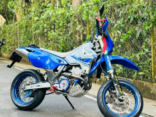suzuki-drz-400sm-2024-big-1