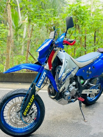 suzuki-drz-400sm-2024-big-4