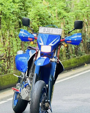 suzuki-drz-400sm-2024-big-2