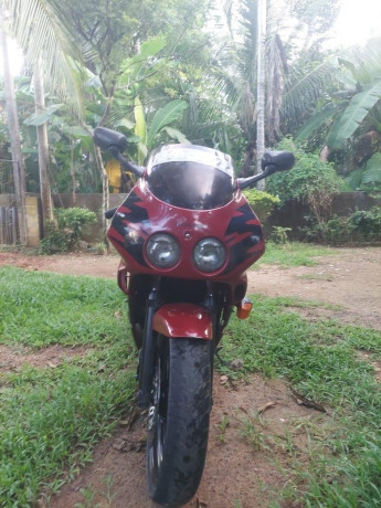 honda-cbr-250-gullarm-2003-big-1