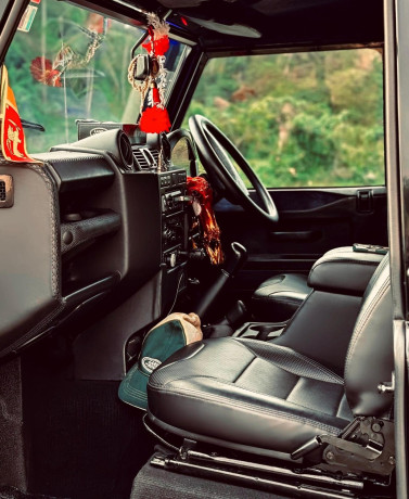 landrover-defender-puma-big-3