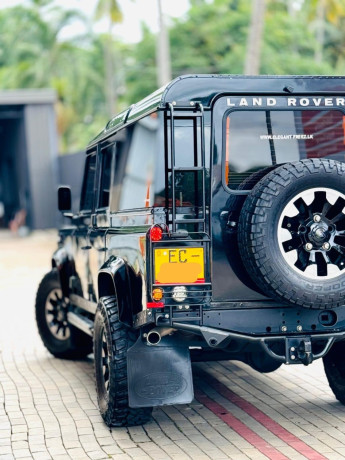 landrover-defender-puma-big-2