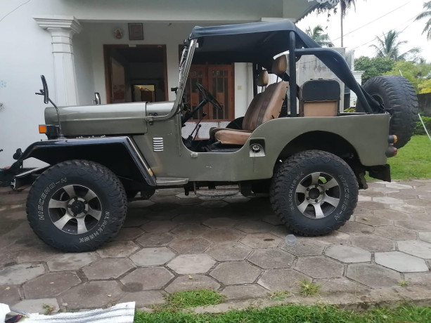 Mitsubiahi J54 jeep, Colombo