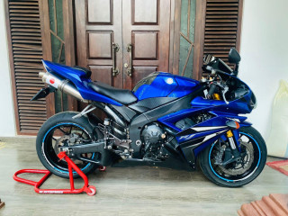 yamaha-r1-2008