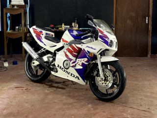 honda-cbr-250-fireblade