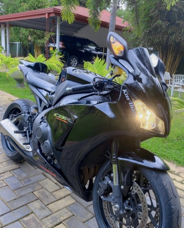 honda-cbr-1000rr-2014-big-1