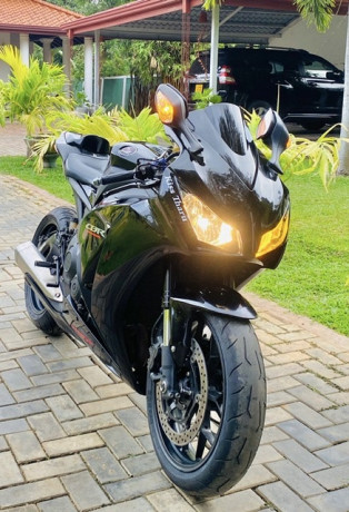 honda-cbr-1000rr-2014-big-2