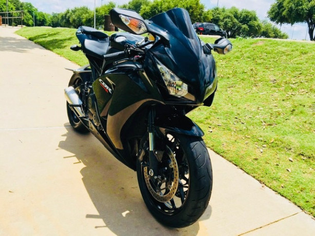 honda-cbr-1000rr-2014-big-0
