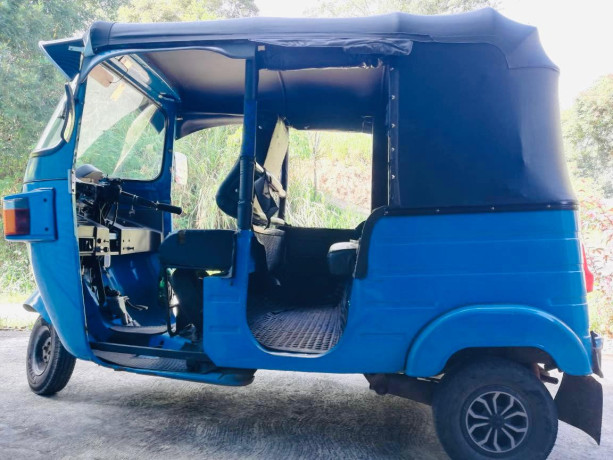 bajaj-4-stroke-threewheel-big-3