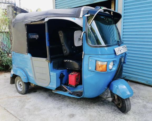 bajaj-4-stroke-threewheel-big-0