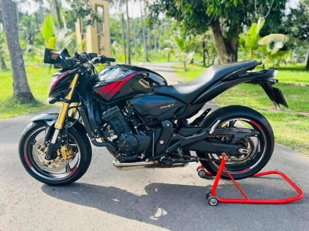 honda-hornet-600-2011-unregistered-big-3