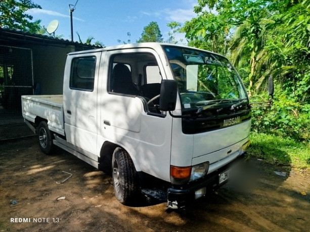 nissan-atlas-crew-cab-1999-big-0