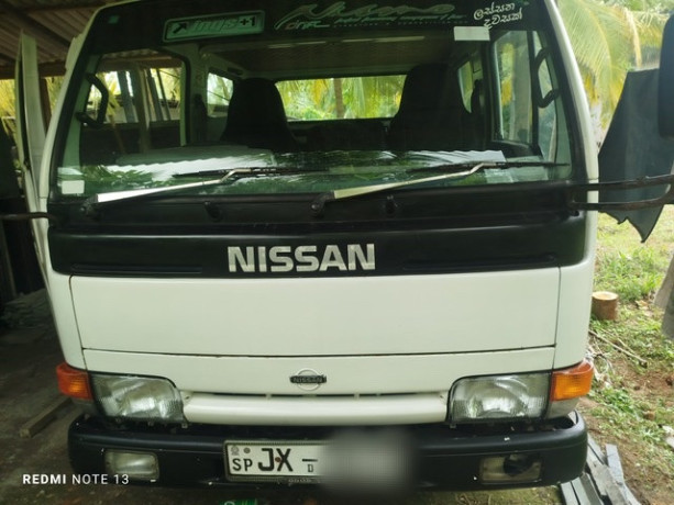 nissan-atlas-crew-cab-1999-big-1