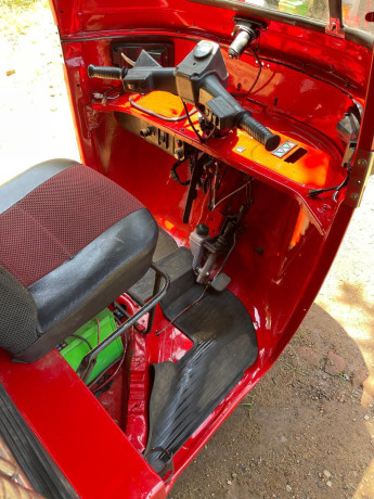 bajaj-4-stroke-threewheel-2009-big-4
