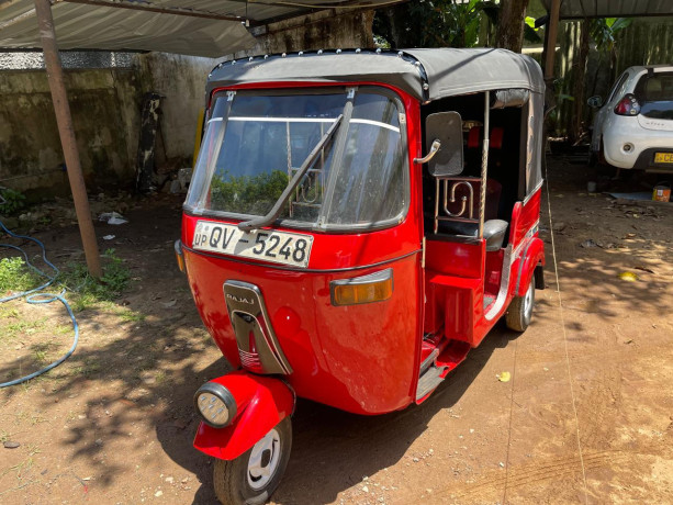 bajaj-4-stroke-threewheel-2009-big-0
